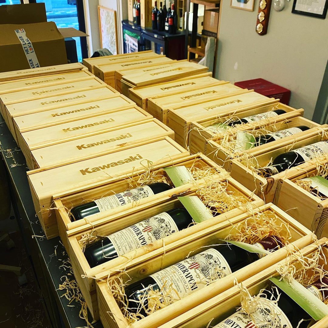 Logo op wijnkist graveren - Het Laser Lokaal