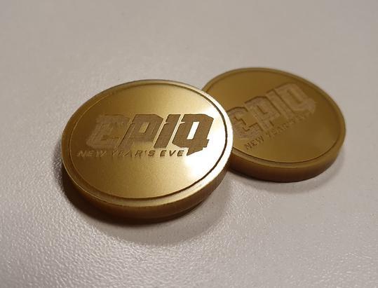 Ronde metallic-gouden acrylaat munten met EPIQ-logo