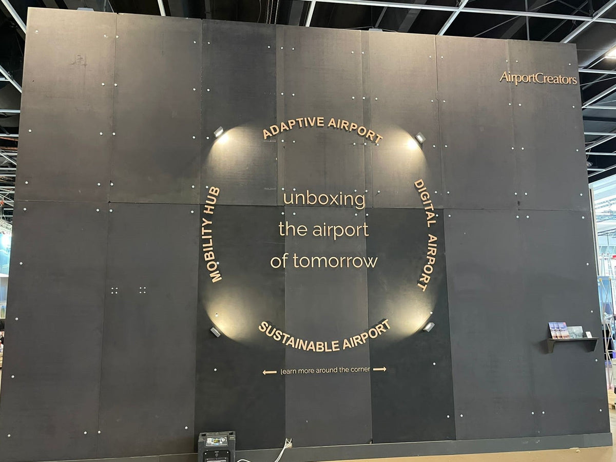 Groot lasergesneden MDF-wandlogo voor Airport Creators